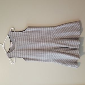 LOFT Black/White sleeveless adorable mini dress with flare detail pattern